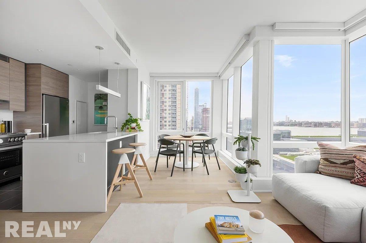 W 38th St #4603 - Photo 2 of 9