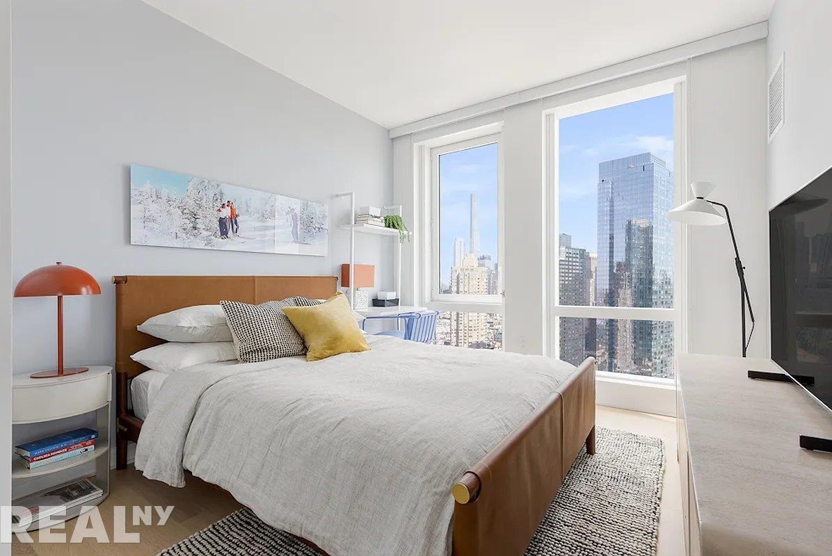 W 38th St #4603 - Photo 4 of 9