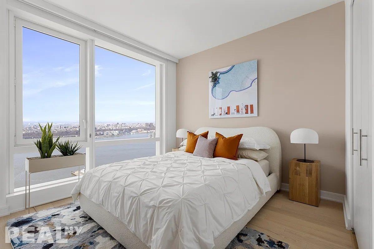 W 38th St #4603 - Photo 5 of 9