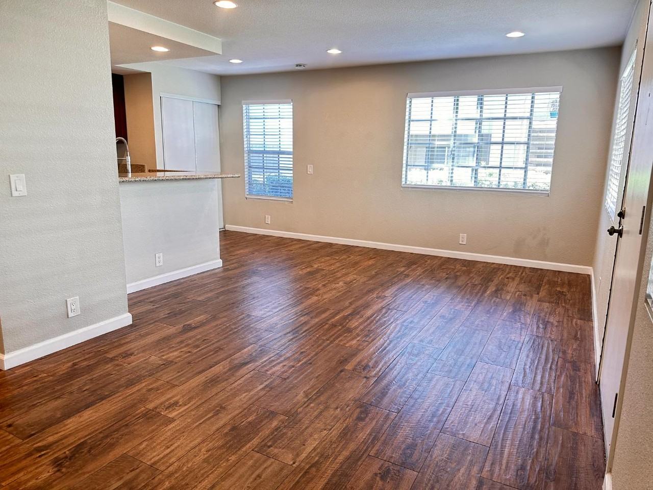 774 Eastshore Ter - Photo 3 of 20