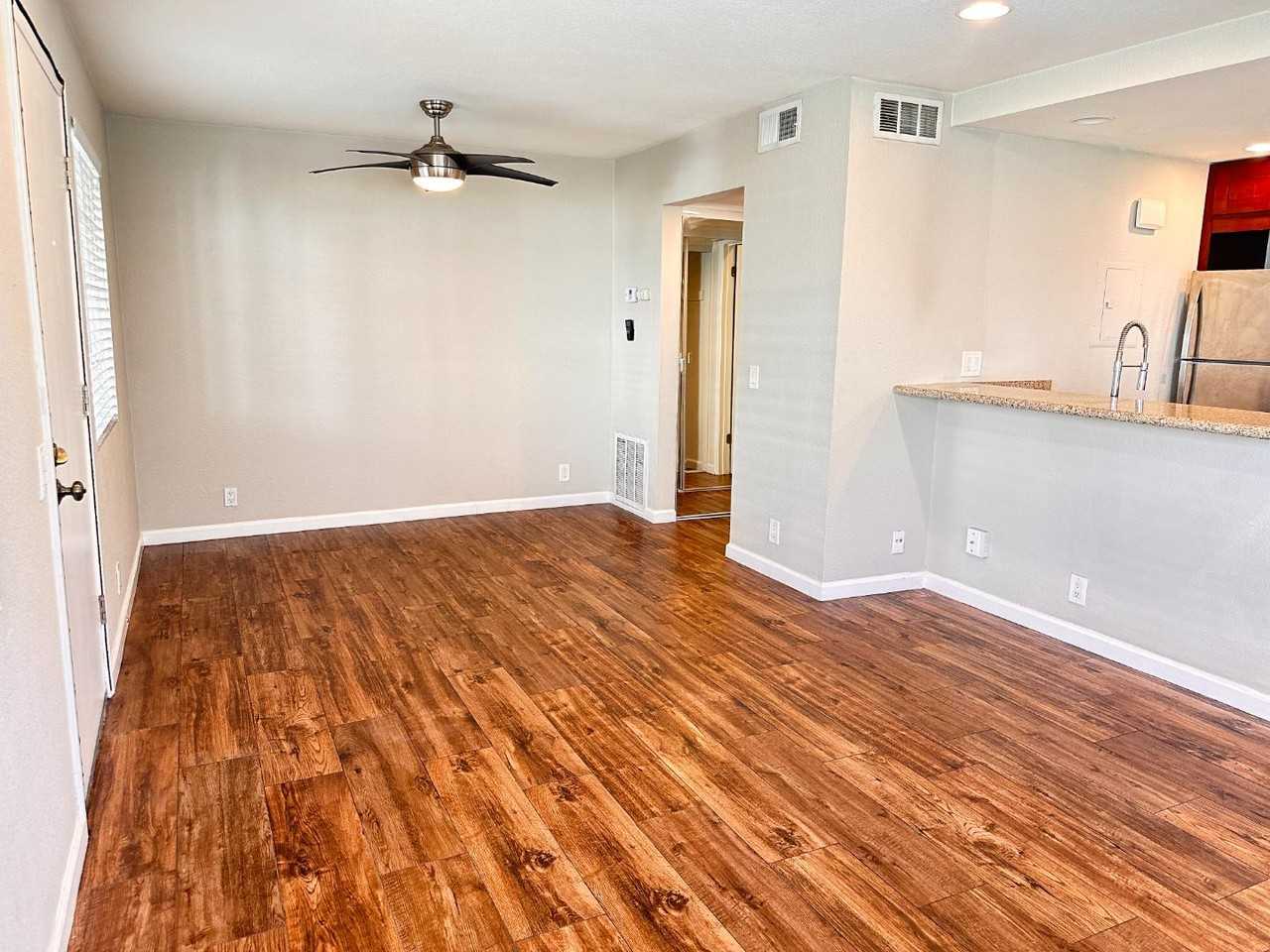 774 Eastshore Ter - Photo 4 of 20