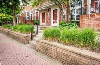 129 W Kenilworth Ave - Photo 1 of 1