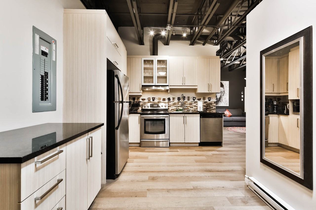 2070 Rue Clark #403 - Photo 6 of 13