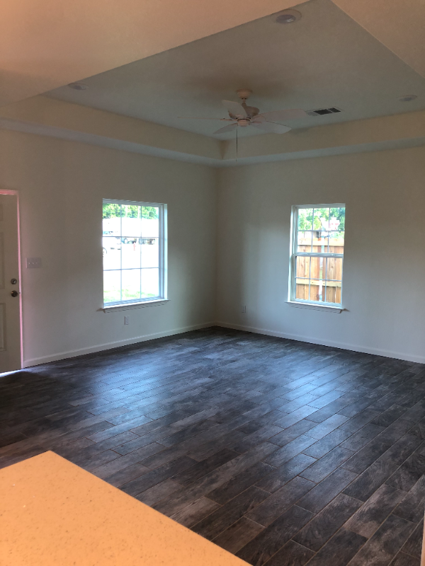 327 N Polk St - Photo 2 of 5