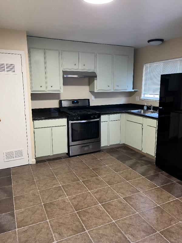 2016 22nd St #2016 - Photo 3 of 16