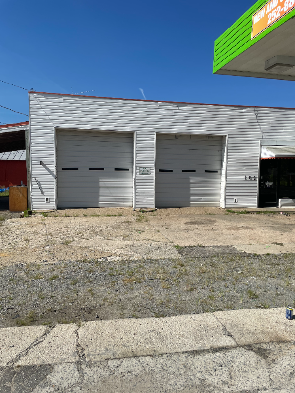 102 E Green St - Photo 3 of 6