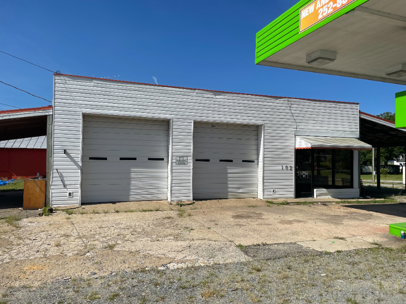 102 E Green St - Photo 4 of 6