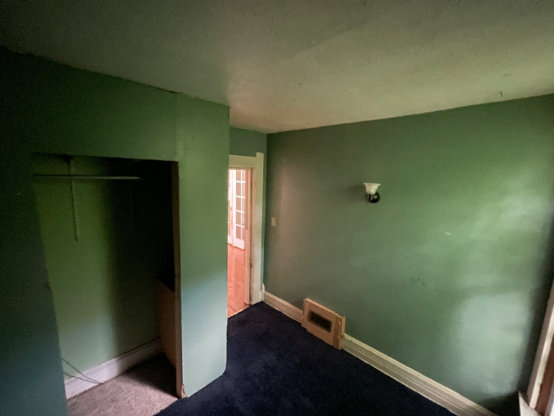 916 Forsythe St - Photo 3 of 7