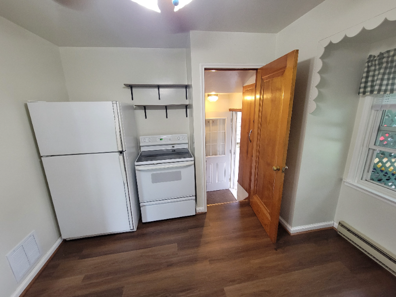 1607 E 7th St - Photo 3 of 11