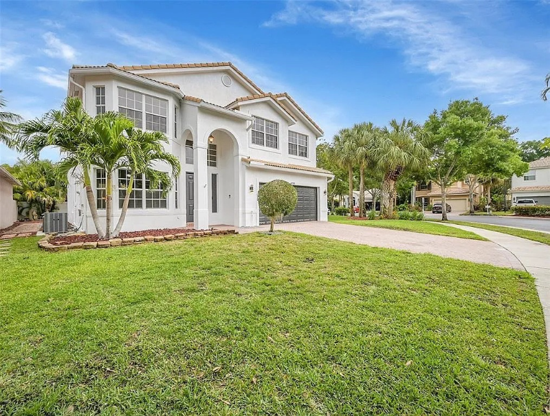 4765 S Classical Blvd - Photo 3 of 21