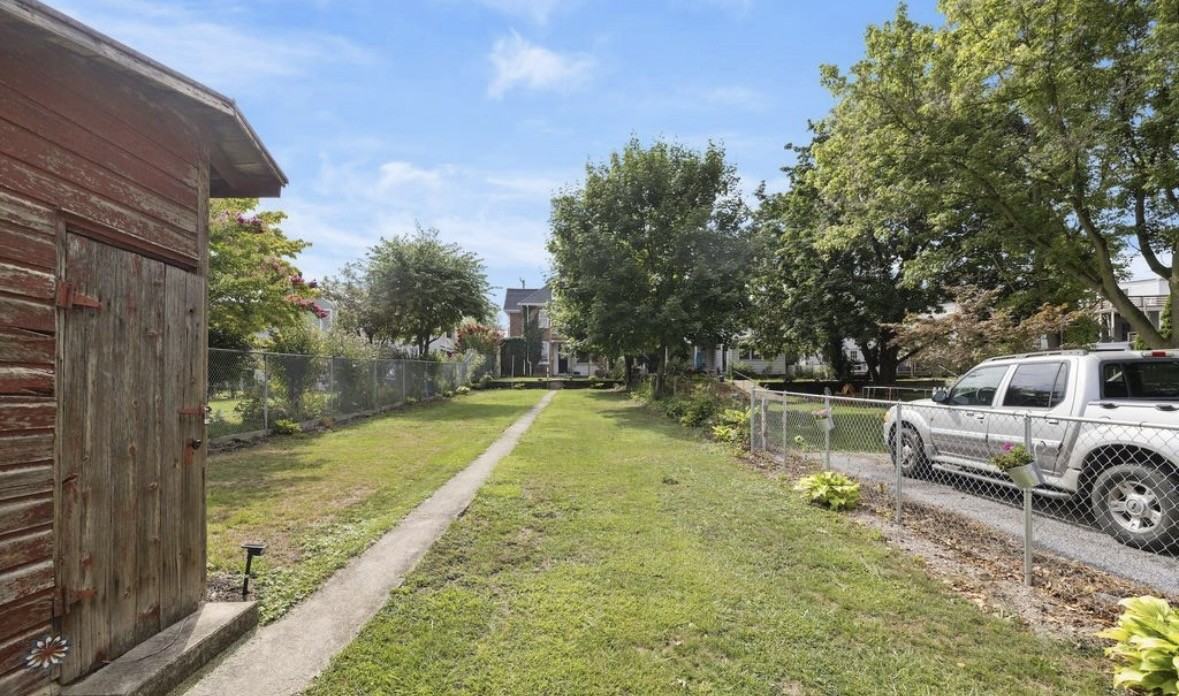225 E King St - Photo 4 of 15