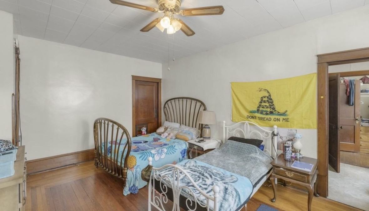 225 E King St - Photo 5 of 15