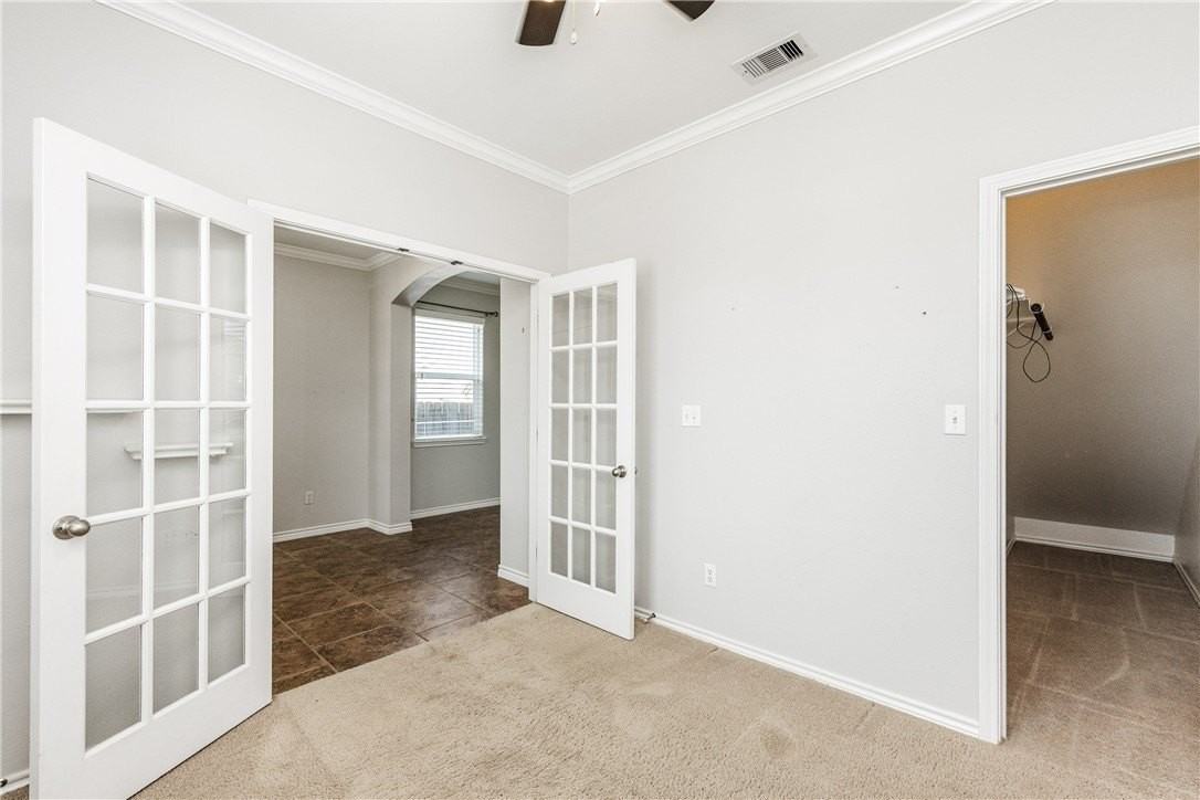 7241 Dunn's Point Drive - Photo 4 of 40