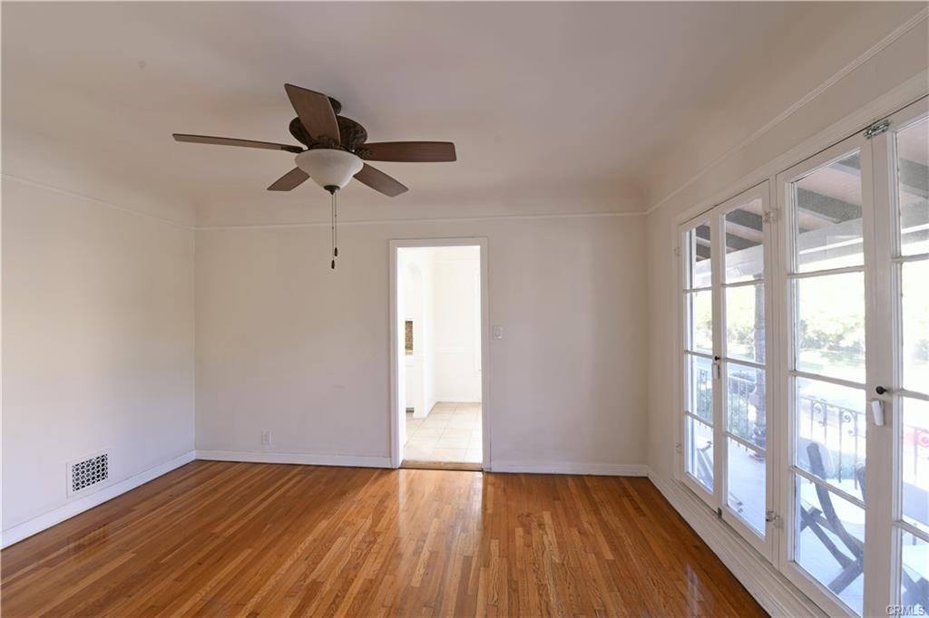 915 S Le Doux Rd - Photo 2 of 8