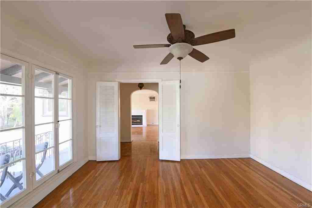 915 S Le Doux Rd - Photo 3 of 8