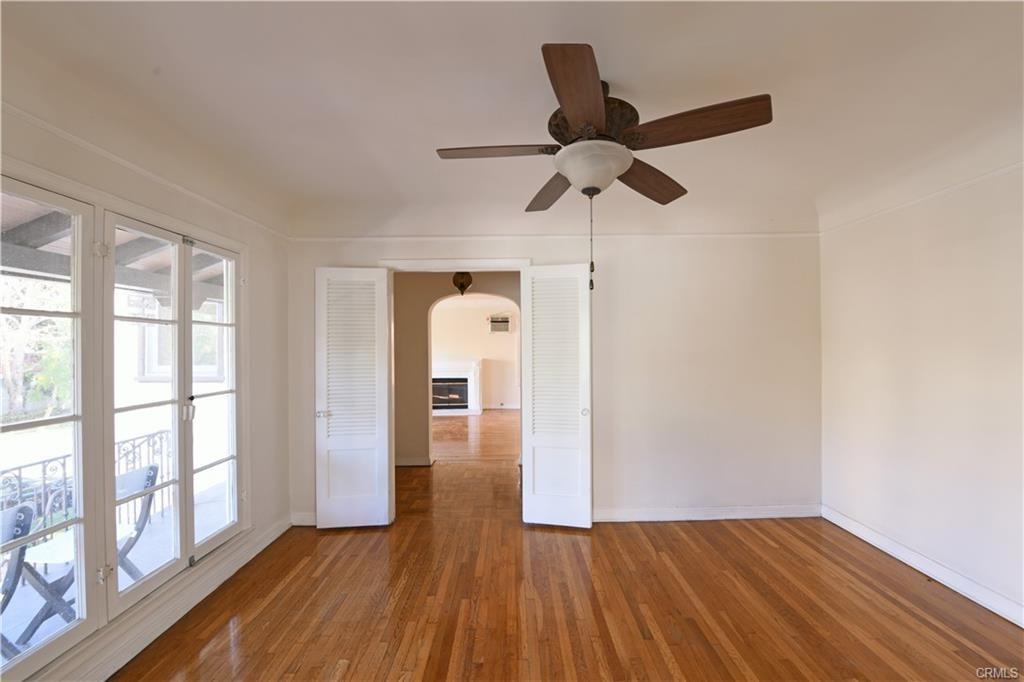 915 S Le Doux Rd - Photo 5 of 8