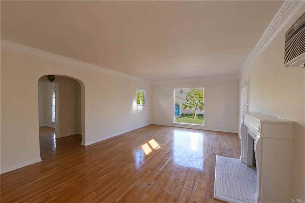 915 S Le Doux Rd - Photo 6 of 8