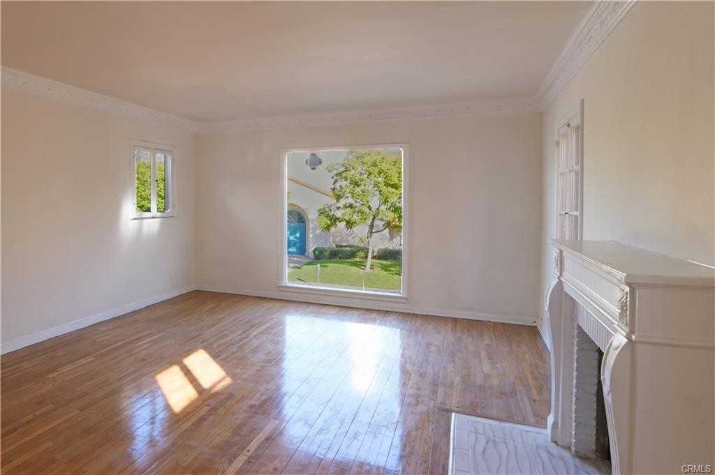 915 S Le Doux Rd - Photo 7 of 8