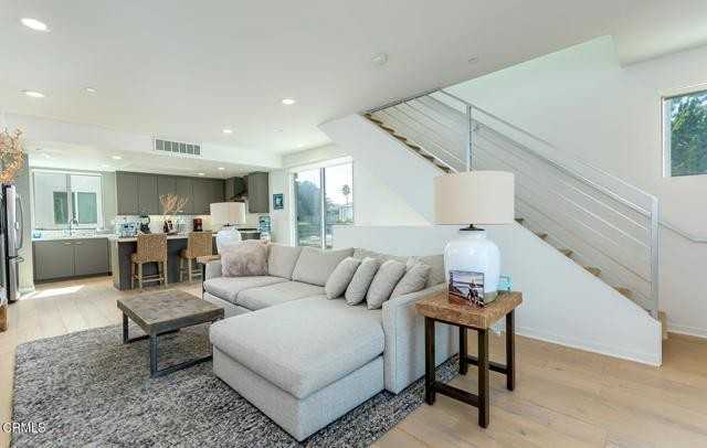 11594 Riverside Dr - Photo 3 of 8