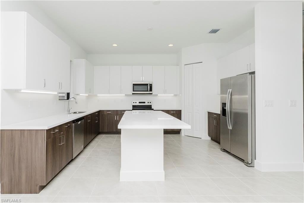 5114 Penella Avenue - Photo 7 of 47