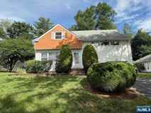 920 E Lawn Dr - Photo 1 of 1