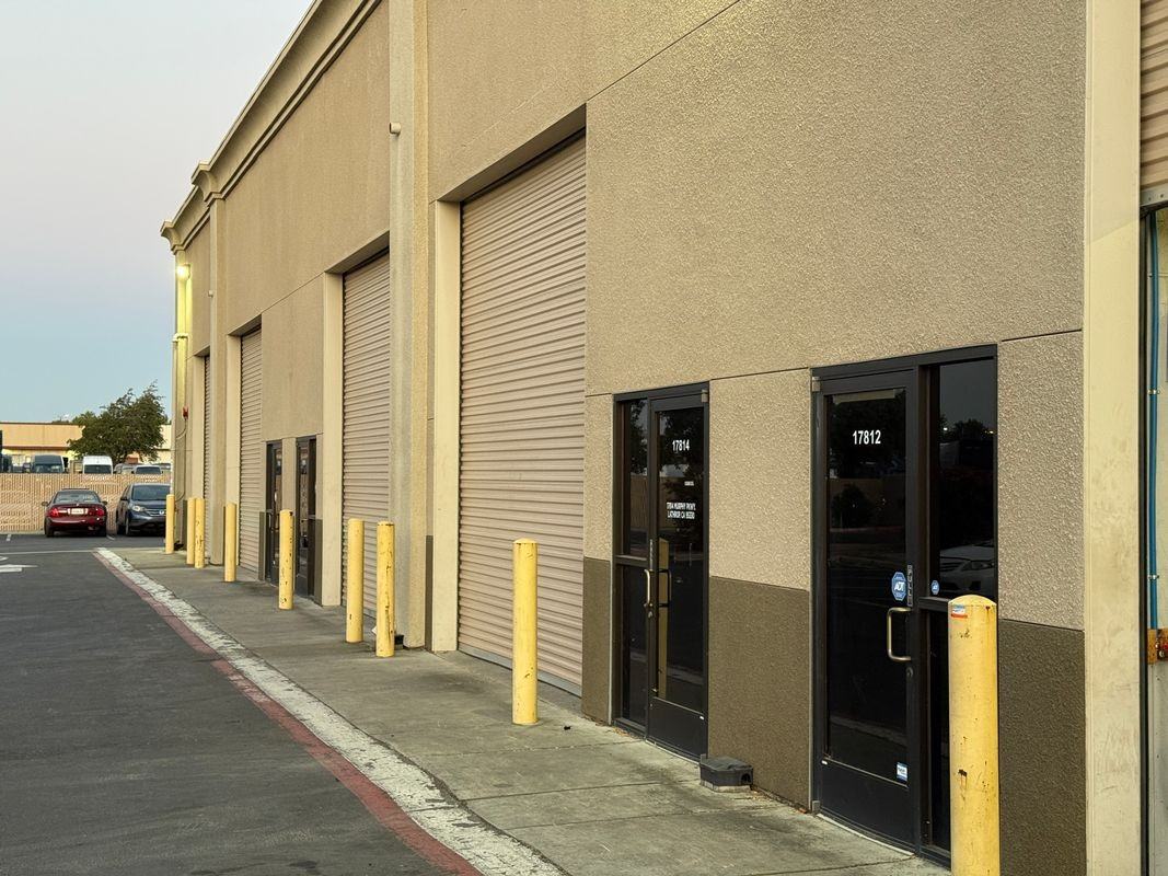 17814 Murphy Pkwy - Photo 2 of 10