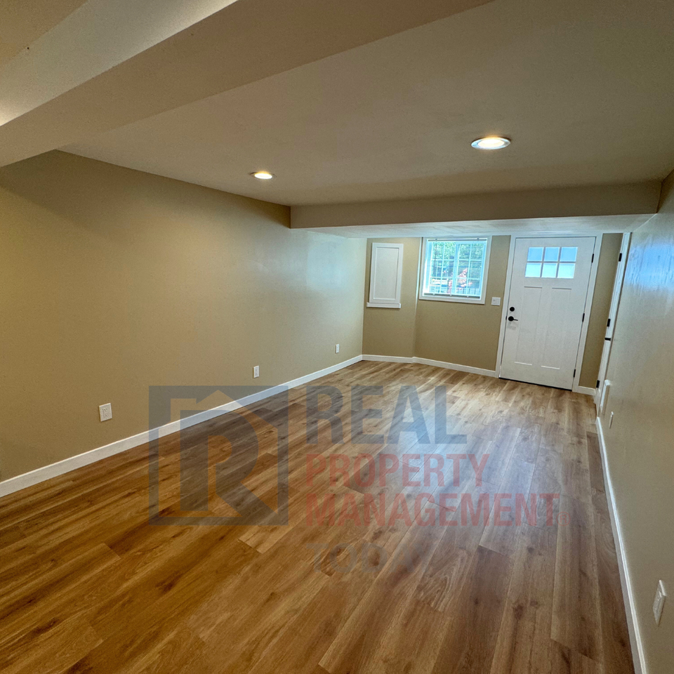 3204 S 9th St #B - Photo 3 of 10