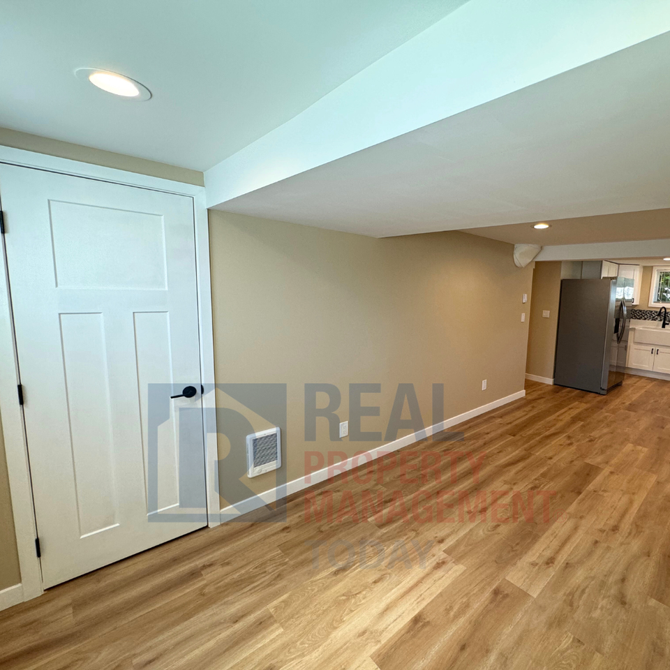 3204 S 9th St #B - Photo 4 of 10