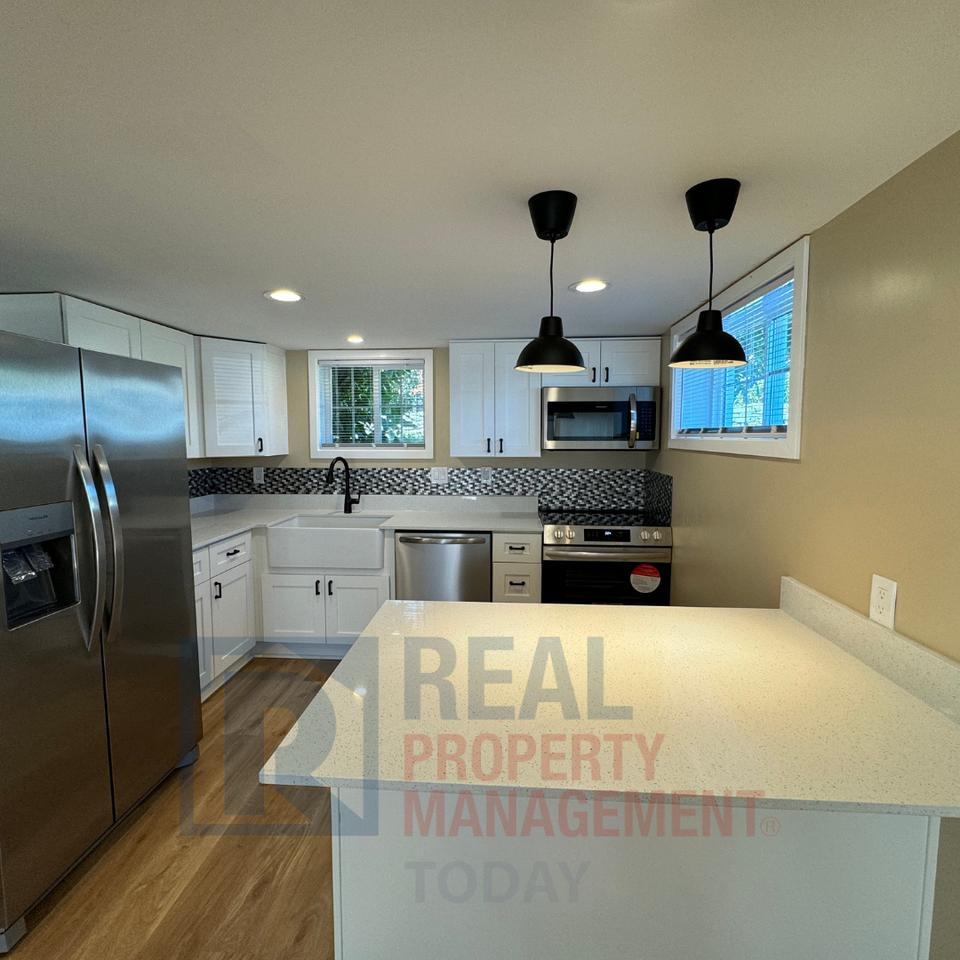 3204 S 9th St #B - Photo 5 of 10