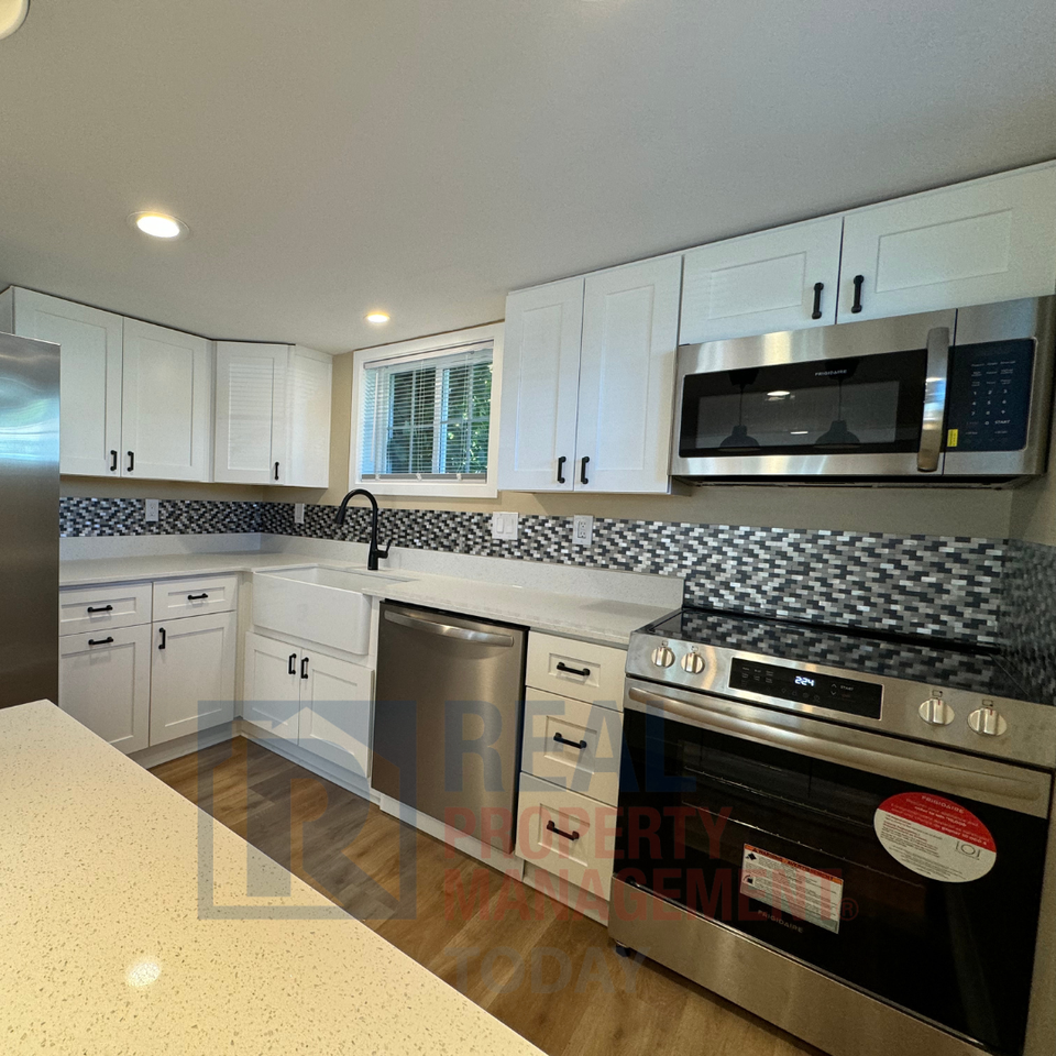 3204 S 9th St #B - Photo 6 of 10