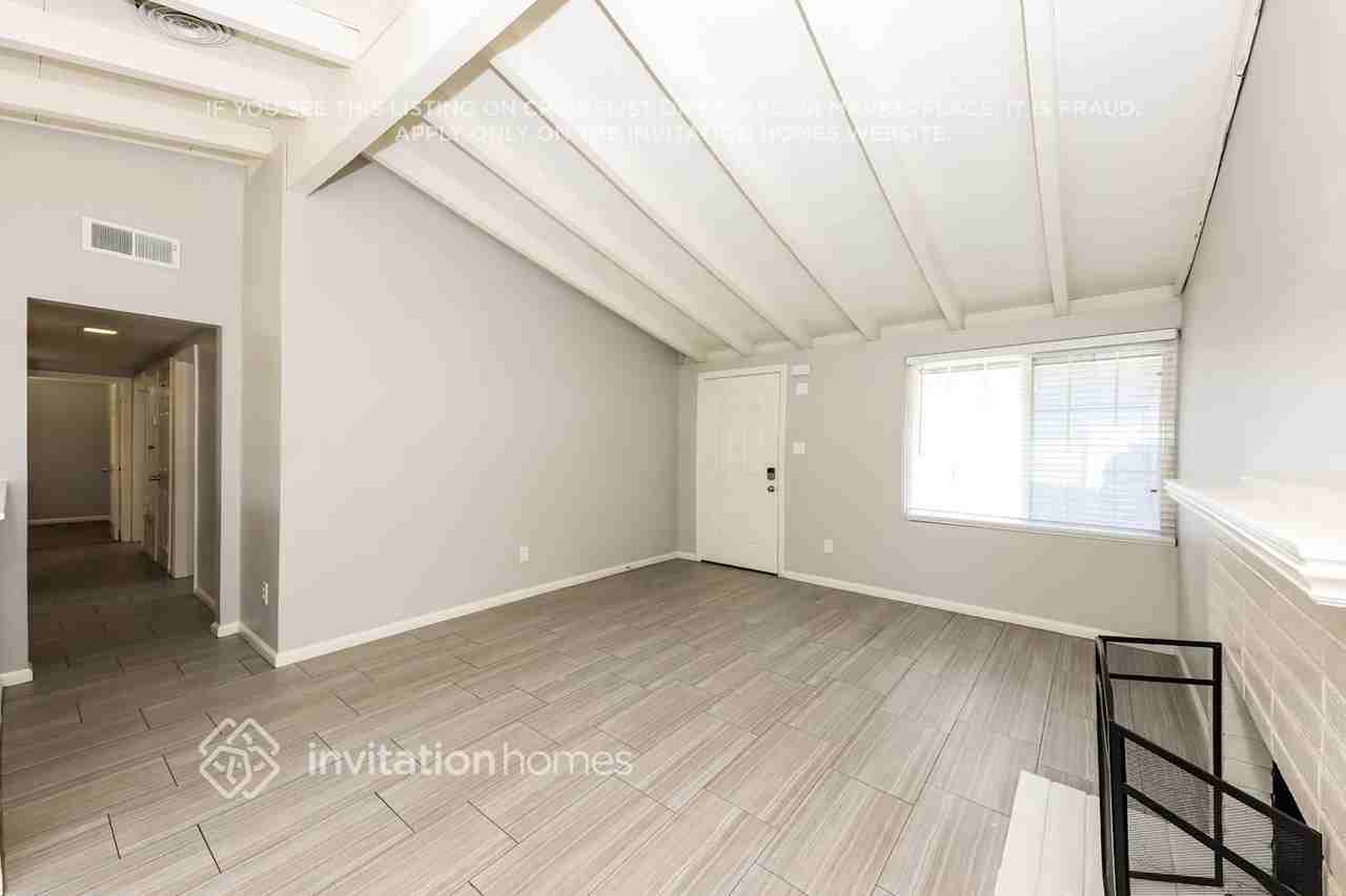 226 S Louise Pl - Photo 3 of 16