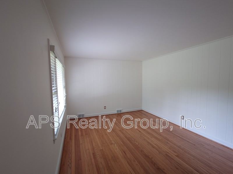 60 Glenwood St - Photo 2 of 7