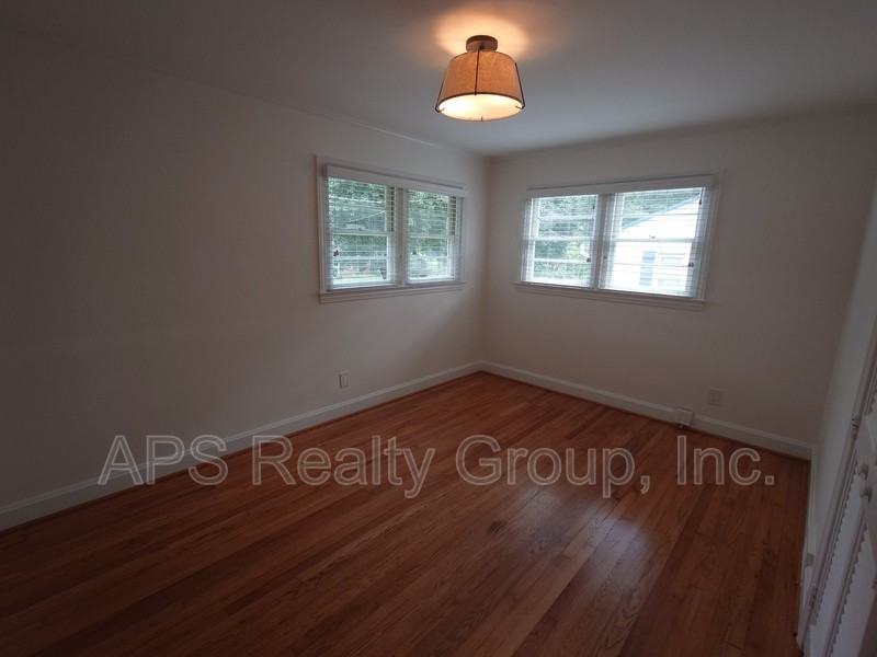 60 Glenwood St - Photo 3 of 7