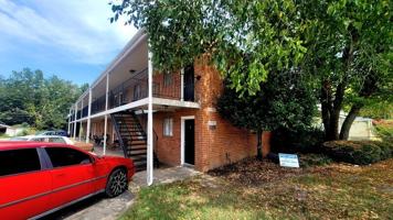 featured image of 1822 Williamsburg Rd #2