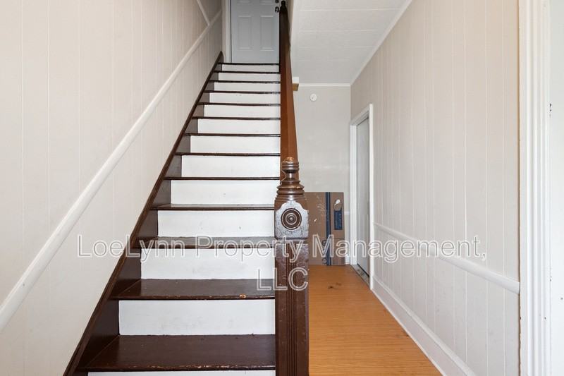 311 Boyd Ave #A - Photo 4 of 28