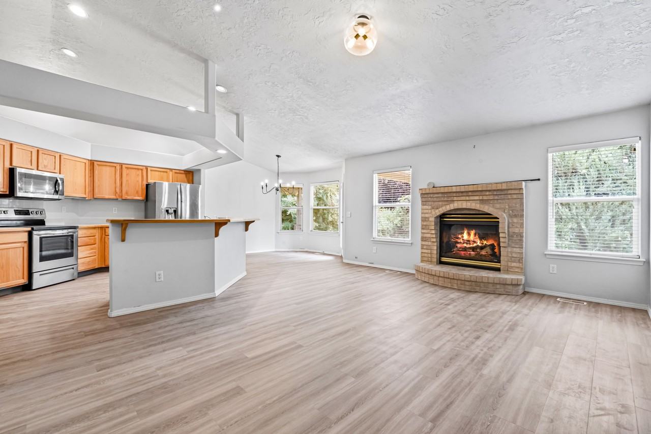 12366 W La Grange St - Photo 3 of 24