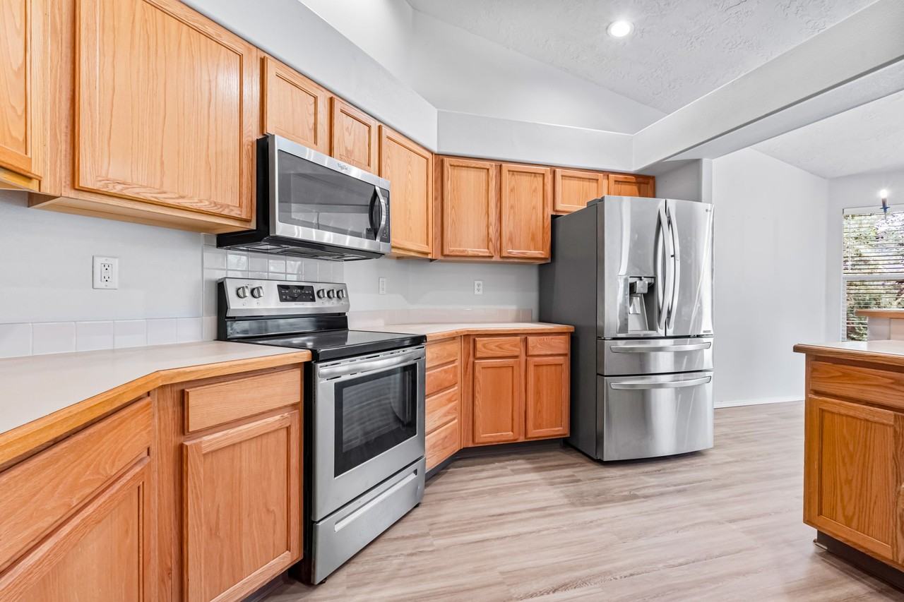 12366 W La Grange St - Photo 7 of 24