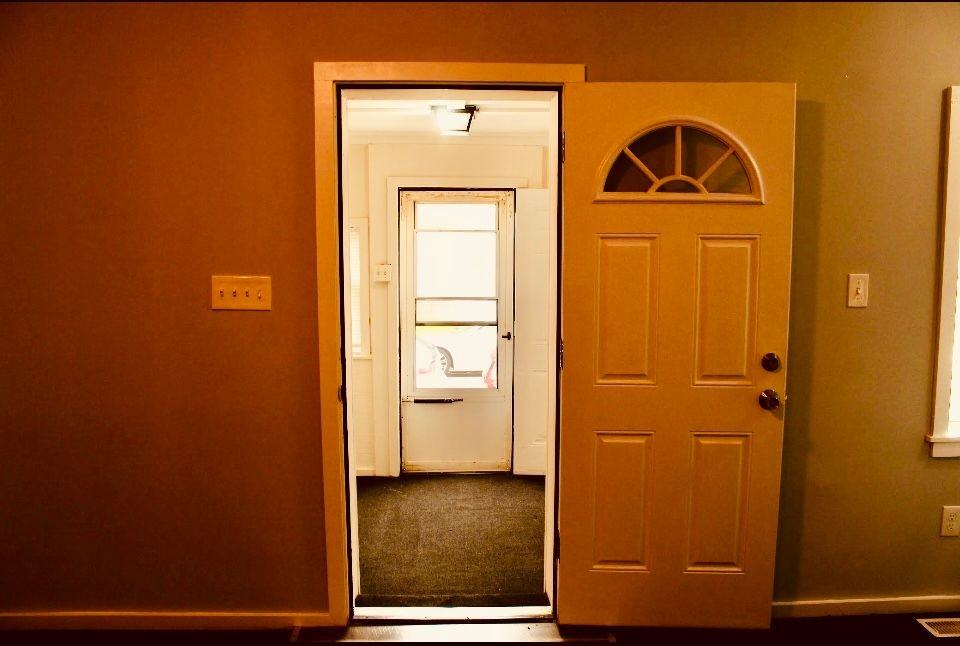 1106 Sterling Ave - Photo 3 of 10