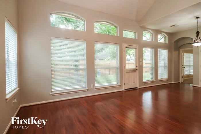 10327 Cape Hatteras Way - Photo 3 of 15