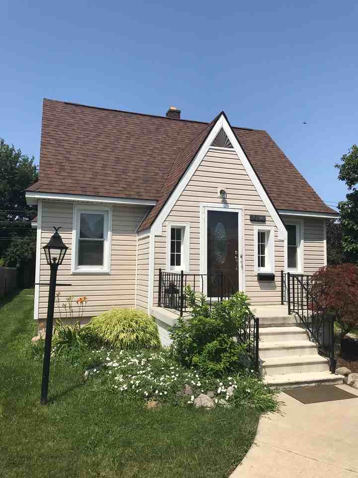 3236 Prairie Avenue - Photo 2 of 37