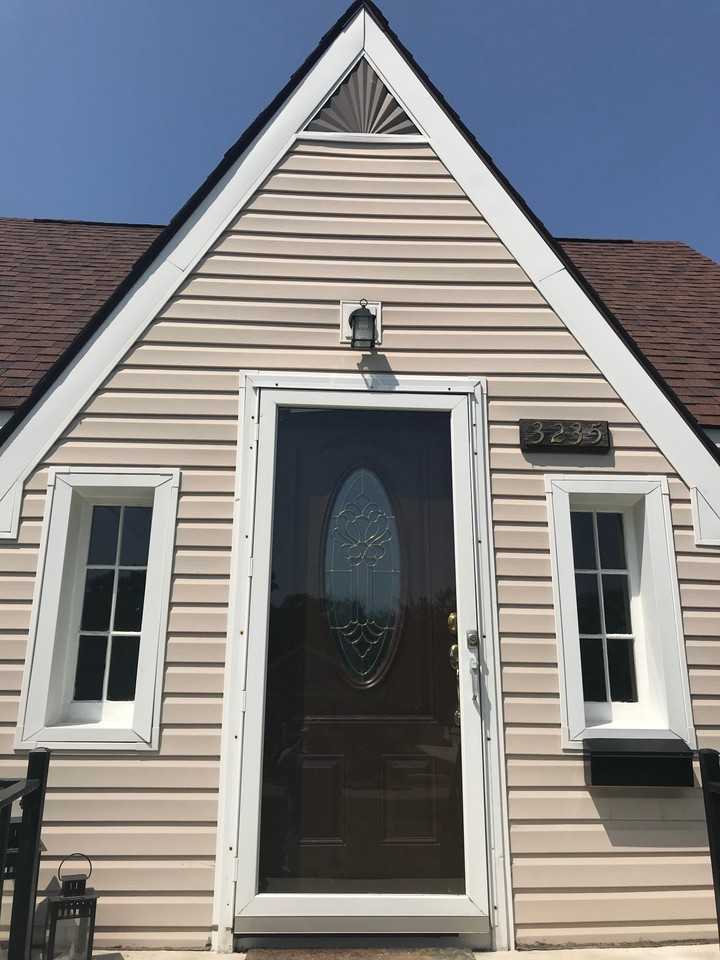 3236 Prairie Avenue - Photo 3 of 37