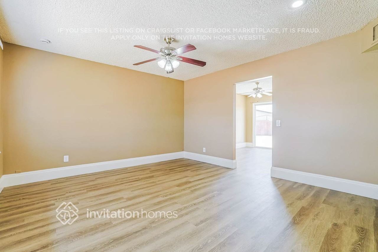 343 E Bruce Ave - Photo 3 of 17