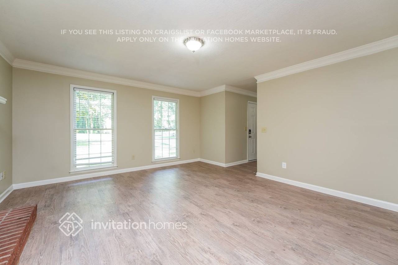 776 Amberglen Ln - Photo 4 of 17