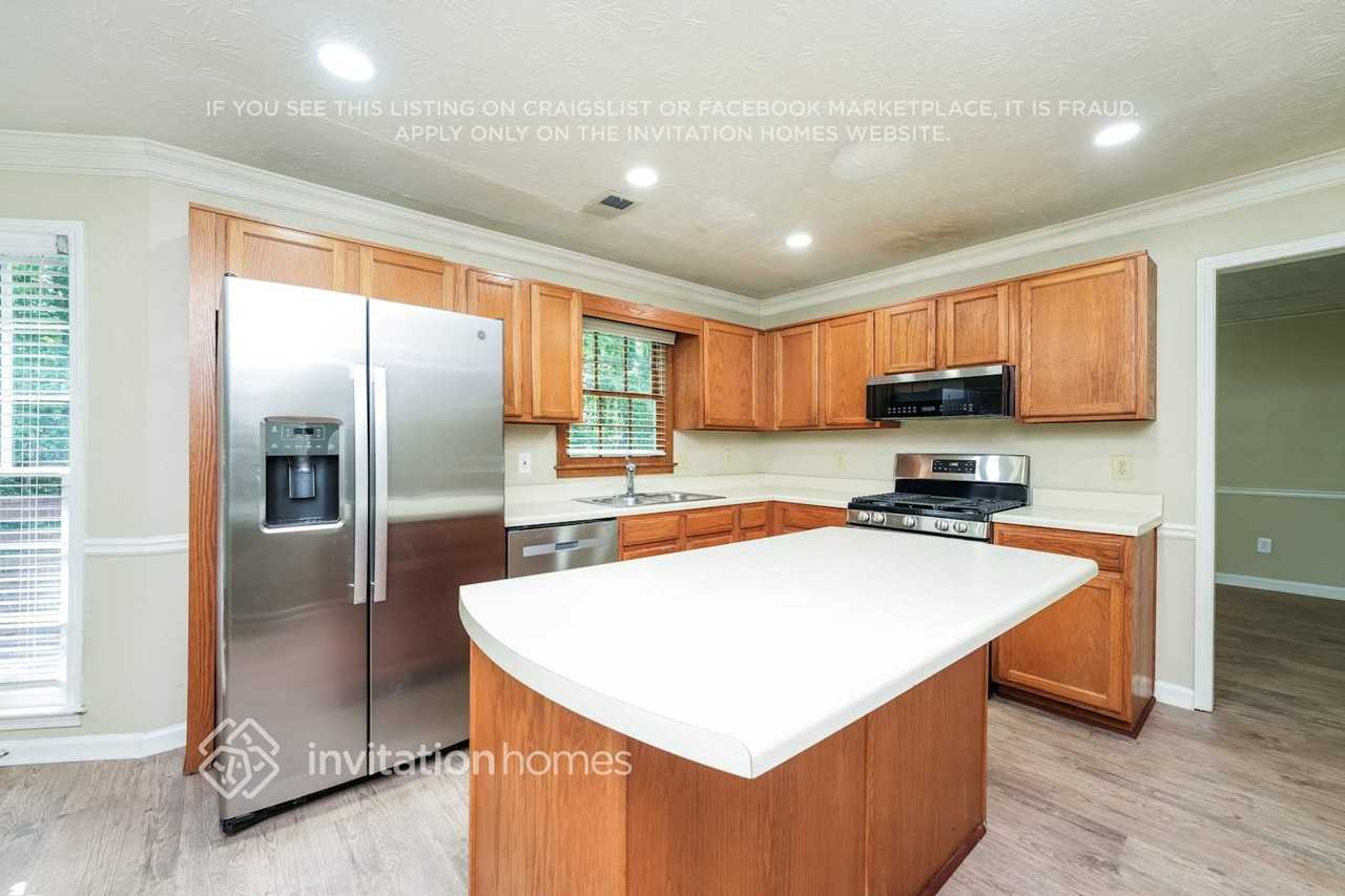 776 Amberglen Ln - Photo 7 of 17