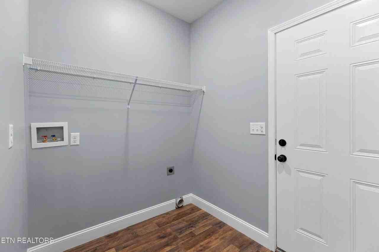 2319 Island Blvd - Photo 3 of 11