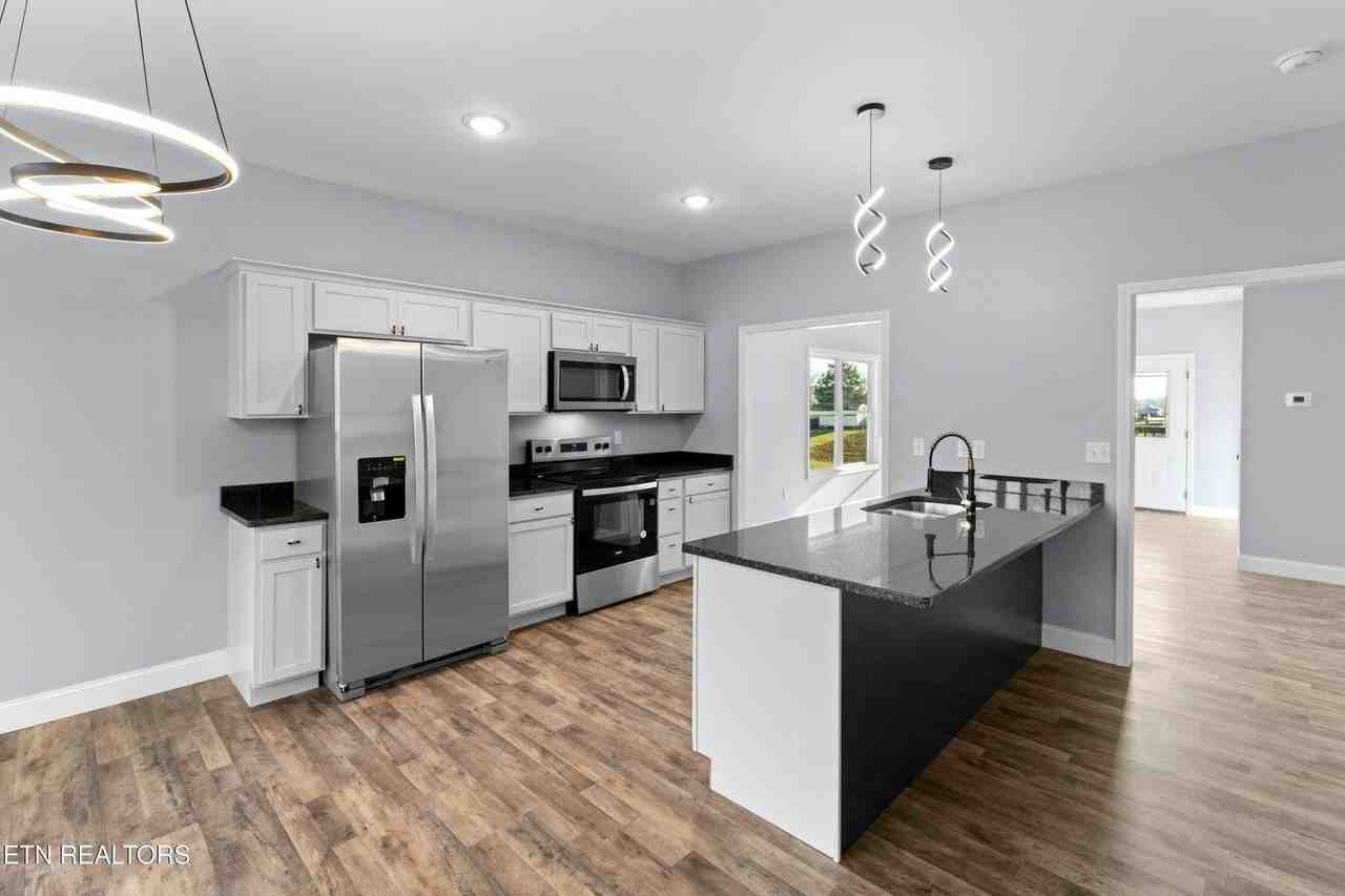 2319 Island Blvd - Photo 4 of 11