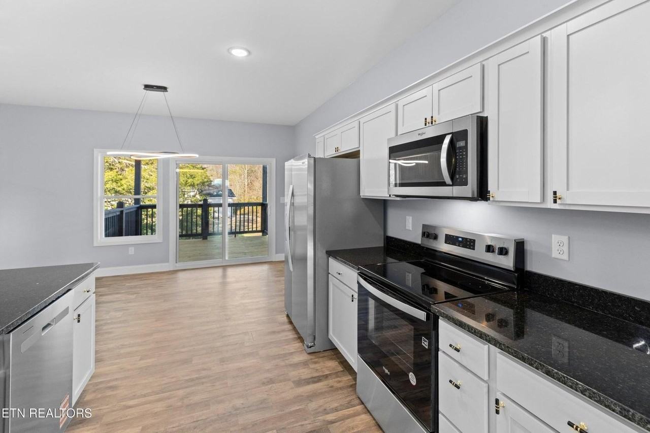 2319 Island Blvd - Photo 5 of 11