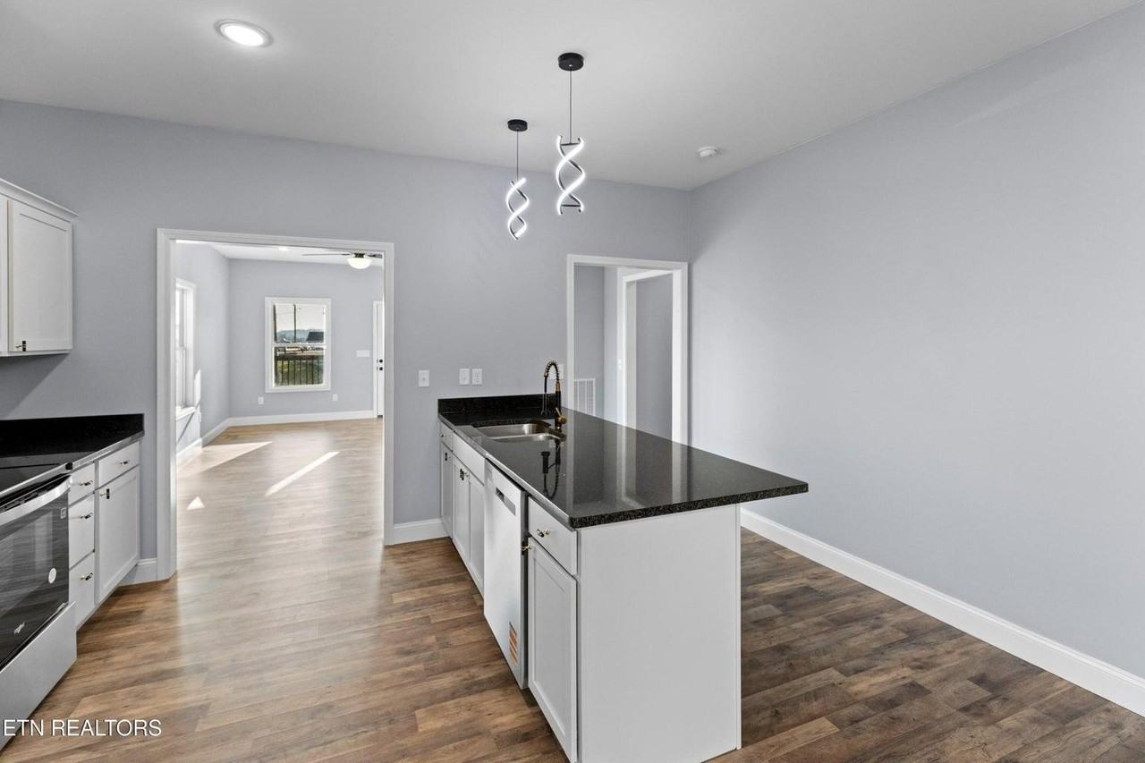 2319 Island Blvd - Photo 6 of 11