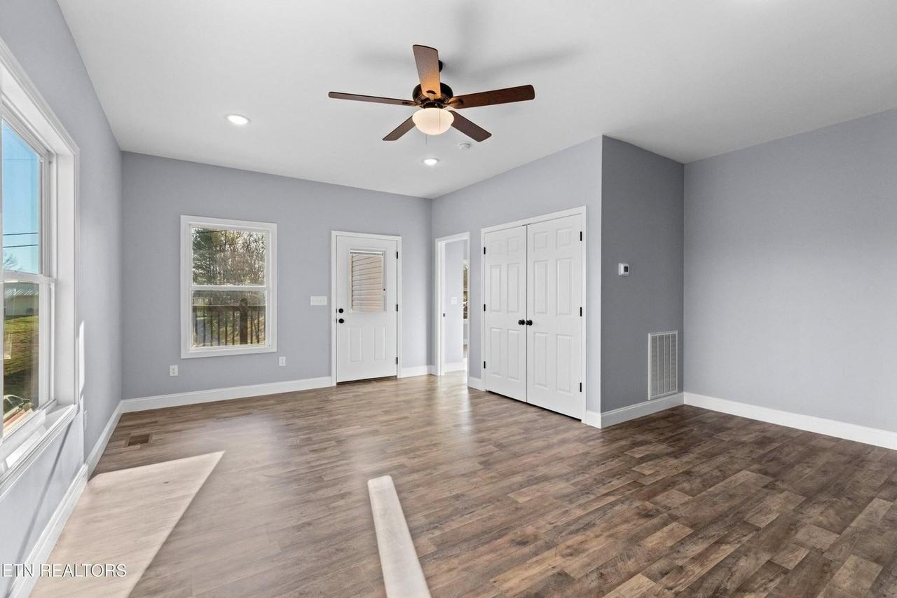 2319 Island Blvd - Photo 7 of 11