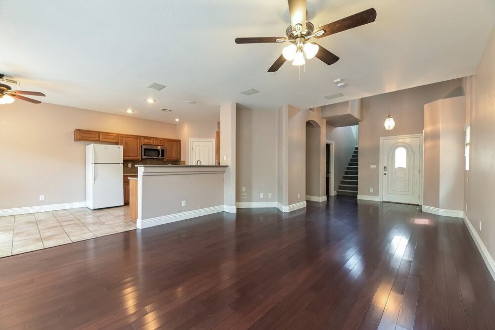 1748 Crow Creek Ave - Photo 5 of 17